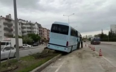 В Турции в аварию попал автобус с соратниками Эрдогана: появилось видео