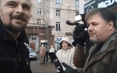 Скандального блогера в Киеве побил член "Правого сектора": опубликовано видео