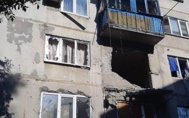 Ворог на Донбасі обстріляв житловий будинок і поранив мешканця