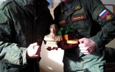 Воевавших на Донбассе российских солдат наградили бюстом Путина: появилось фото