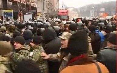 "Третий Майдан" разгонять не будут, а в центре Киева произошла стычка: появилось видео