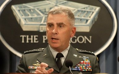 Экс-глава армии США лично займется Украиной: стали известны подробности
