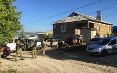 Кримськотатарський активіст зник після обшуку ОМОНівців - відео