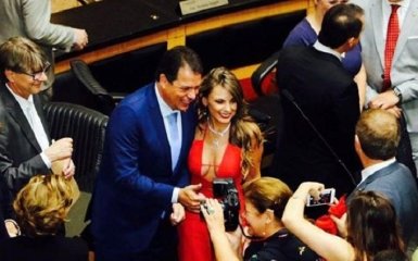 "Оце так номер!": відома політикиня приголомшила сексуальним вбранням на офіційному заході