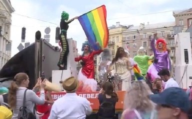 Припиніть антисімейну пропаганду: сотні людей вийшли на мітинг в центрі Києва