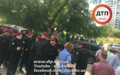 В Киеве разгорается новый конфликт из-за стройки, участвует полиция: появились фото