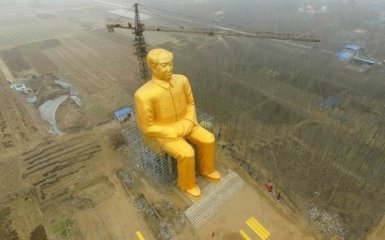 В Китае снесли гигантскую статую Мао Цзэдуна спустя несколько дней после установки (2 фото)