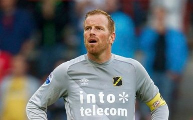 Болельщики поддержали футболиста после смерти его матери: трогательное видео