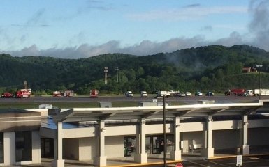 У США грузовий літак зірвався з обриву, обидва пілоти загинули