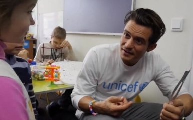 Детский фонд ООН показал новое видео с Орландо Блумом на Донбассе