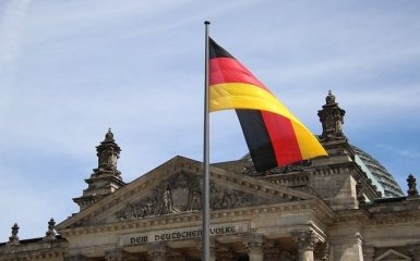 Германия призвала ЕС решительно ответить США на жесткие пошлины