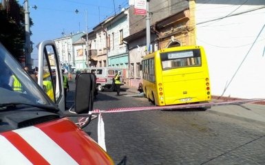 У Чернівцях сталася смертельна ДТП з маршруткою: з'явилися фото