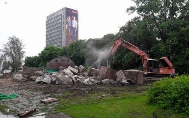 В Киеве окончательно расправились с многострадальным советским памятником: появились фото
