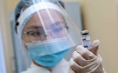 Російські вакцини проти COVID-19 виявились малоефективними