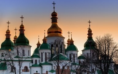 Софія Київська знову зводить оборонні мури