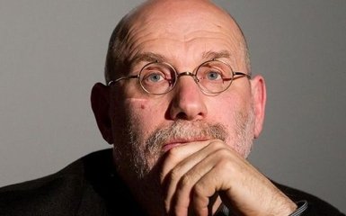 В Киев приехал знаменитый российский писатель: появилось фото