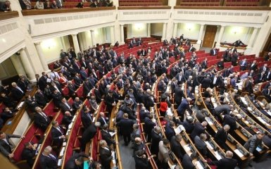 Відразу кілька десятків нардепів замовили чартери на Євро-2016 - ЗМІ