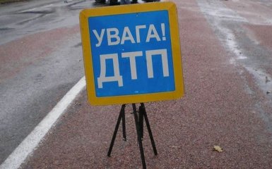 В Киеве произошло "неадекватное" ДТП у ночного клуба: появилось фото