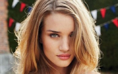 Ангел Victoria’s Secret показала, як має виглядати ідеальний прес