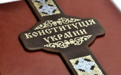 Порошенко поздравил с Днем Конституции ярким роликом: опубликовано видео