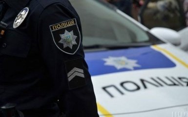 Нападение на полицейского в Киеве: появилось видео с места событий