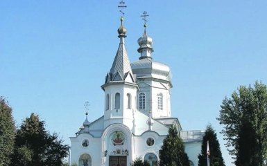 В Киевской области горела старинная церковь: появились подробности