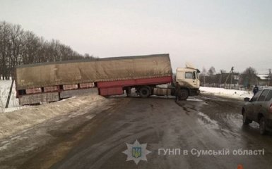 Під Сумами сталася масштабна аварія з фурою, багато постраждалих: з'явилися фото