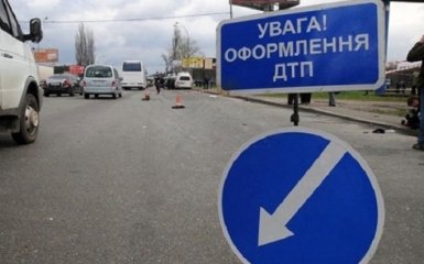 В Киеве пьяная девушка за рулем протаранила две машины: появились фото