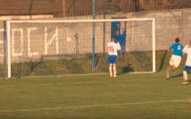 Сербський футболіст зробив найгірший промах в історії футболу: опубліковано відео
