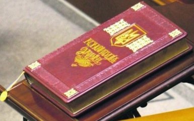 Народ должен решить, какой будет новая Конституция - Яценюк