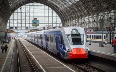 Укрзалізниця відновлює рух низки потягів на період зимових свят — список
