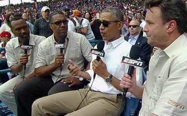 Обаму увидели в очках за $485: опубликовано видео