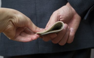 На взятке задержан зам одного из министров: появилось фото