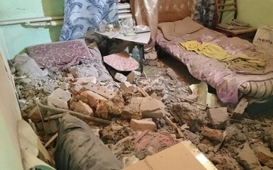 В Харькове грузовик вылетел на крышу дома: опубликованы фото и видео