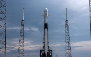 SpaceX провела рекордный запуск ракеты в космос с массивным спутником на борту: появилось видео