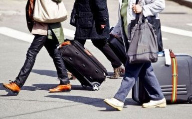 Кто страну будет строить? Споры об эмиграции из Украины взорвали соцсети
