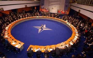 Венгрия официально инициировала пересмотр всех программ поддержки Украины в НАТО