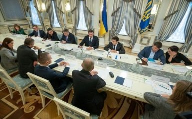 Зеленський провів термінову нараду з міністрами: з'явилися подробиці