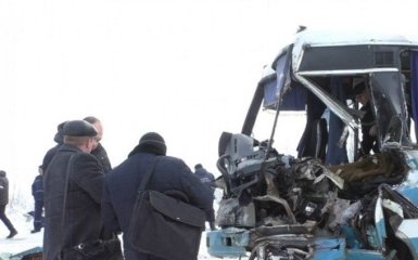 З'явилися фото і відео з місця страшної аварії з маршруткою під Житомиром
