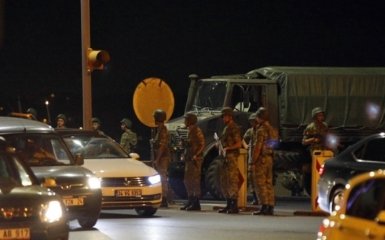 Провальный военный переворот в Турции: хроника событий, подробности, самые яркие фото и видео