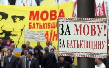 Столичных продавцов и официантов обяжут общаться с клиентами на украинском