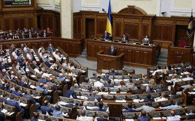 Нардепы Ляшко и Тимошенко перехватили трибуну Рады: появились фото
