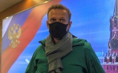 Навальный арестован сразу же по возвращению в Москву. Мировые лидеры требуют его немедленного освобождения