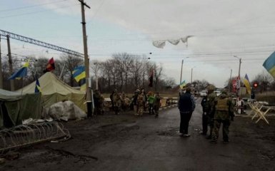 Блокада Донбасу: у мережі з'явилося відео розгону поліцією редуту