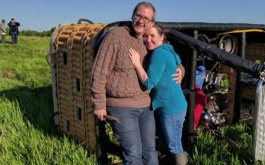 У Канаді чоловік освідчився дівчині на повітряній кулі, після чого апарат врізався у дерева: з'явилося відео
