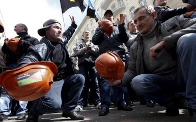 Полиция пытается открыть трассу Львов - Рава-Русская