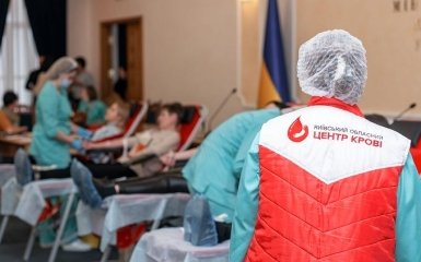 Центри служби крові потребують донорів крові резус-негативної належності — МОЗ