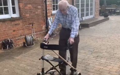 99-річний ветеран, що зібрав мільйони для лікарів, знову прославився - його пісня очолила музичний чарт