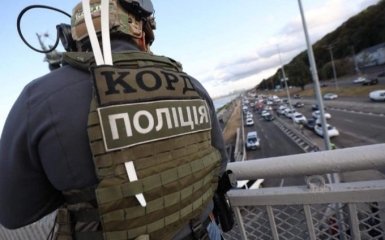 Озброєний чоловік на мосту у Києві розстріляв безпілотник поліції - подробиці