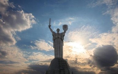 Названі терміни декомунізації Батьківщини-матері в Києві